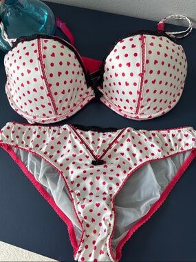 Victoria's Secret White Bra with Pink Heart Print and Pink Trim